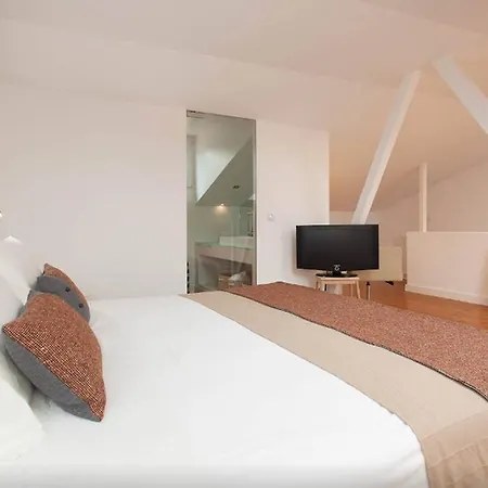 Design Duplex Ba/ Chiado Apartament *